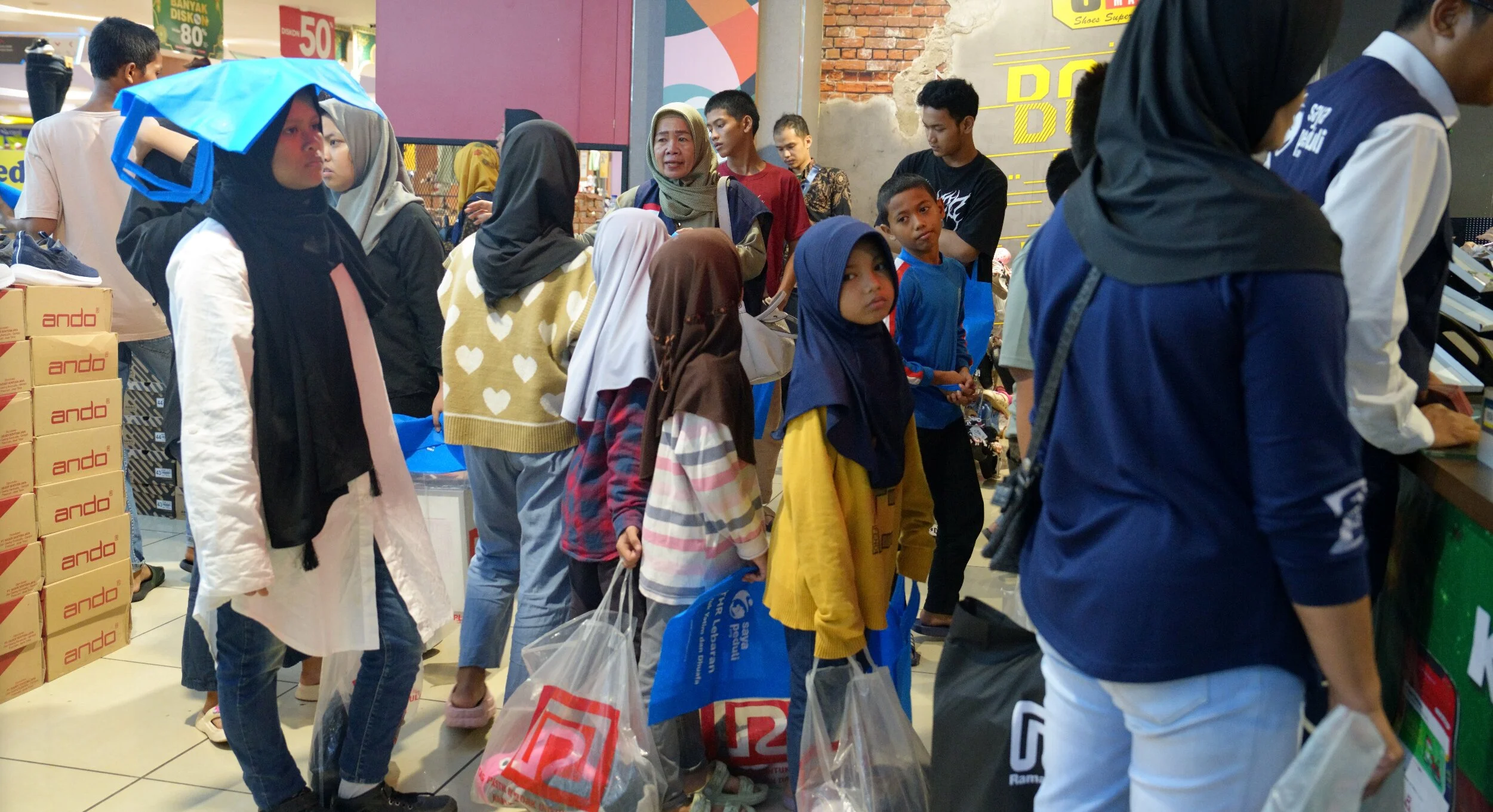 Foto 25 dari album Belanja Lebaran Bareng Yatim Piatu 2025